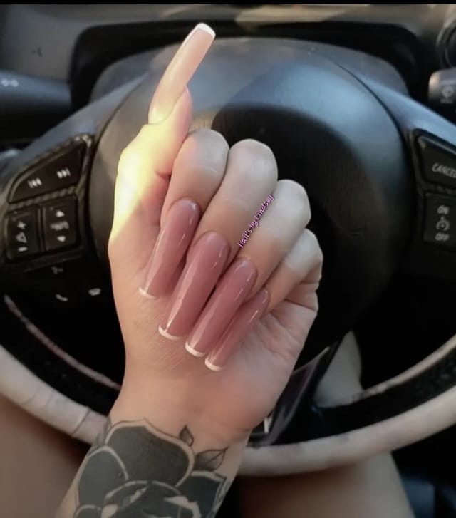 Uñas coffin / ataúd