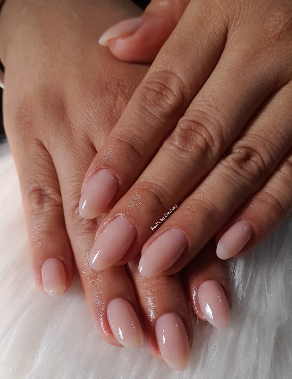 Manicura natural minimalista