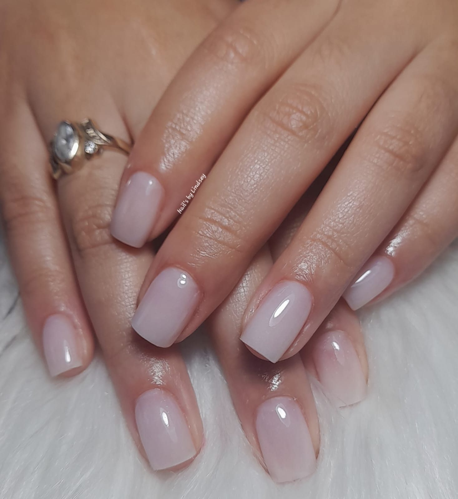 Uñas cuadradas cortas nude